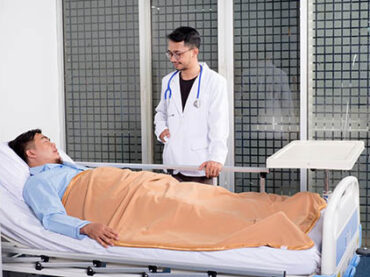 สิ่งที่ควรระวังสำหรับ ผู้สูงอายุนอนติดเตียง ที่บ้าน ควรระวังอะไรบ้าง